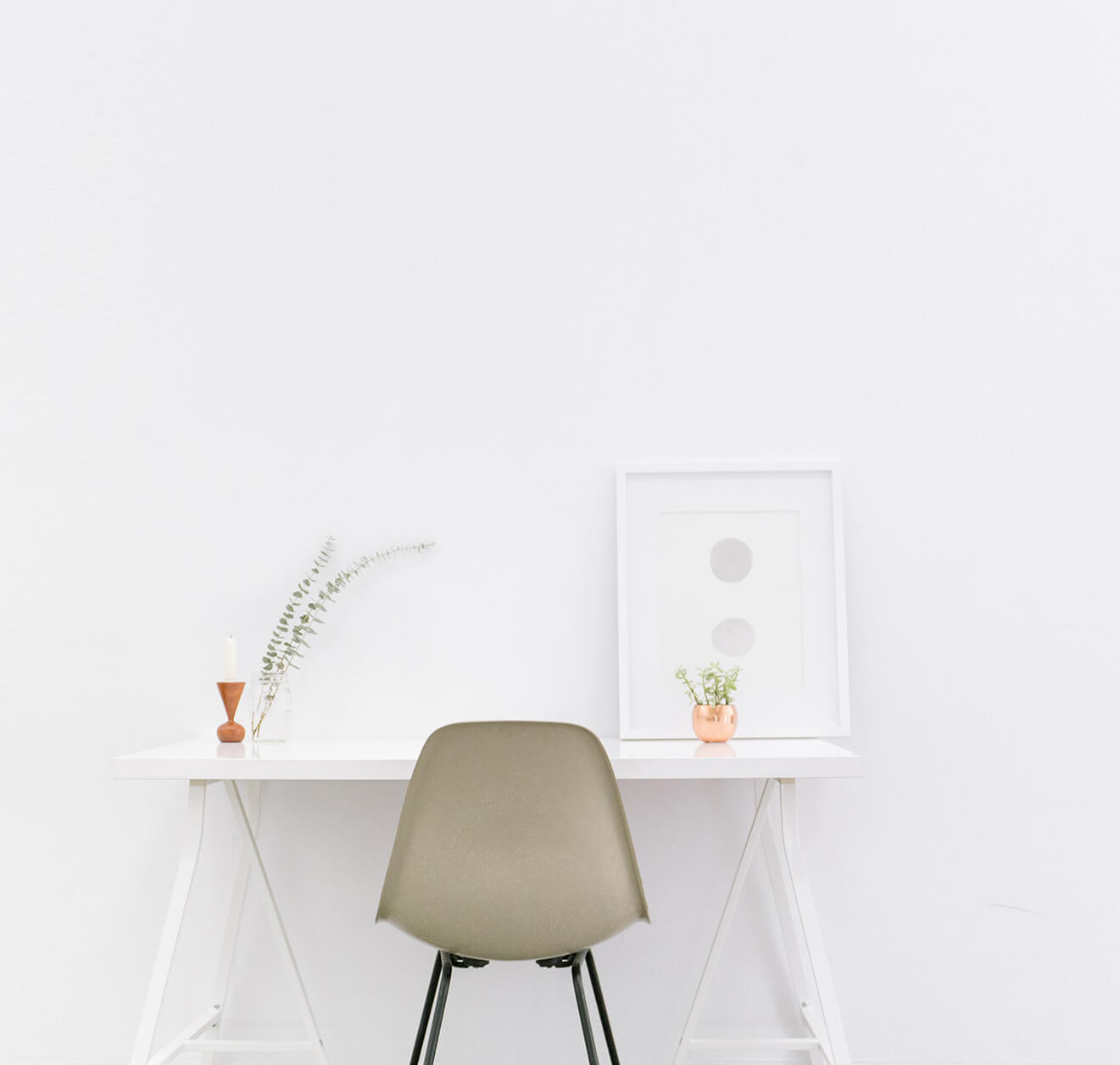 minimalist white desk