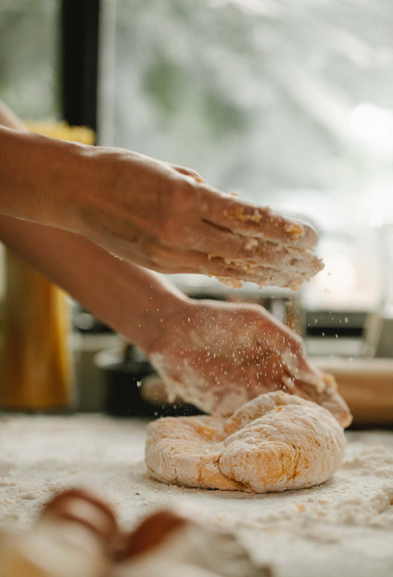 wholesale baker kneading dough